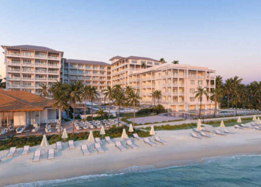 Naples Beach Club: nova unidade do Four Seasons abrirá suas portas em outubro e já aceita reservas