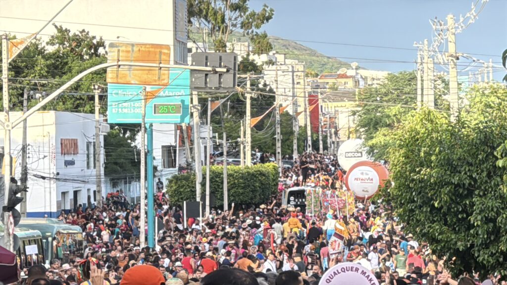 Ritmo de Carnaval, alma de São João: Caminhada do Forró movimenta Arcoverde e encanta visitantes no sertão pernambucano 2 IMG 0515 Ritmo de Carnaval, alma de São João: Caminhada do Forró movimenta Arcoverde e encanta visitantes no sertão pernambucano