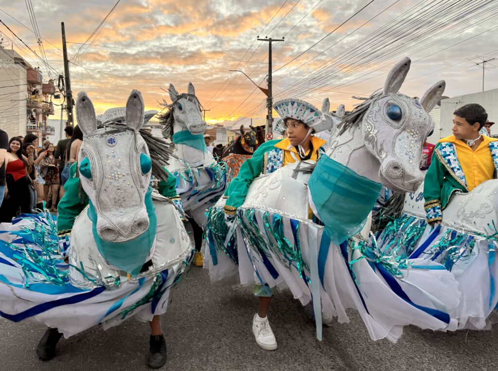Ritmo de Carnaval, alma de São João: Caminhada do Forró movimenta Arcoverde e encanta visitantes no sertão pernambucano 1 IMG 0594 Ritmo de Carnaval, alma de São João: Caminhada do Forró movimenta Arcoverde e encanta visitantes no sertão pernambucano