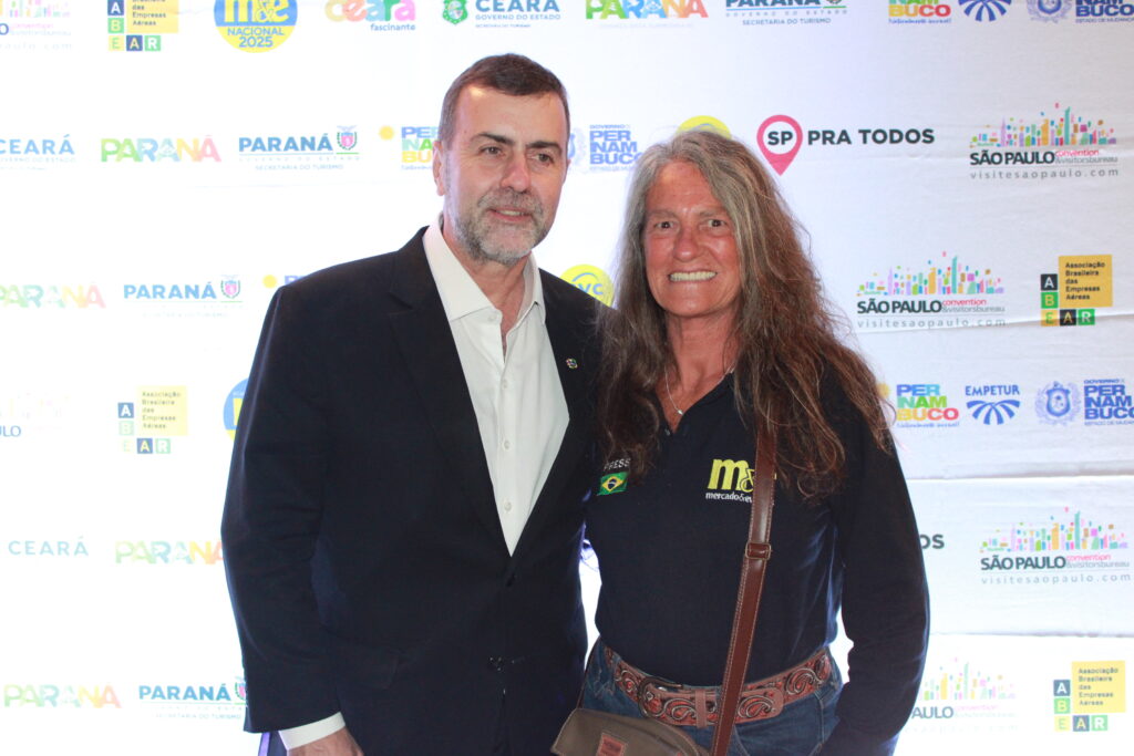 Marcelo Freixo, da Embratur, com Mari Masgrau, do M&E
