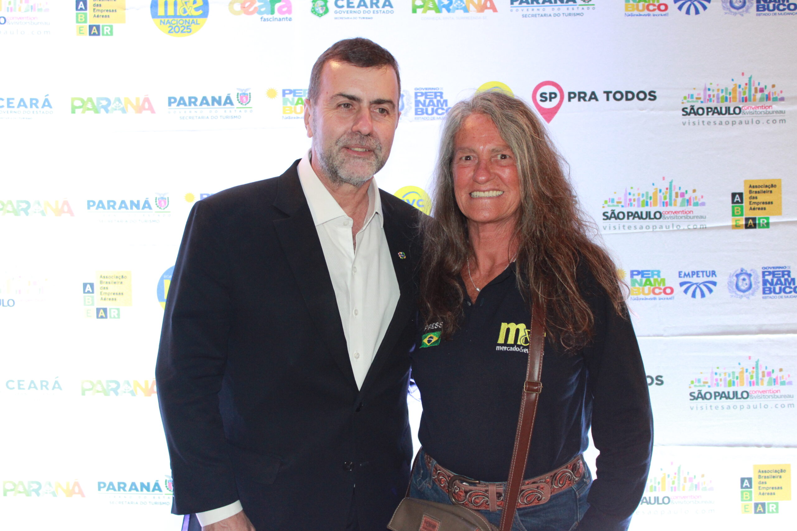 Marcelo Freixo, da Embratur, com Mari Masgrau, do M&E