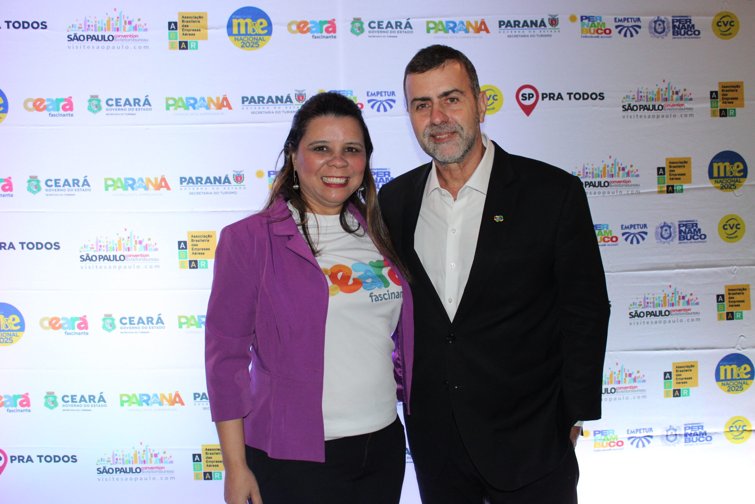 ítala Silva, da Setur-CE, com Marcelo Freixo, da Embratur