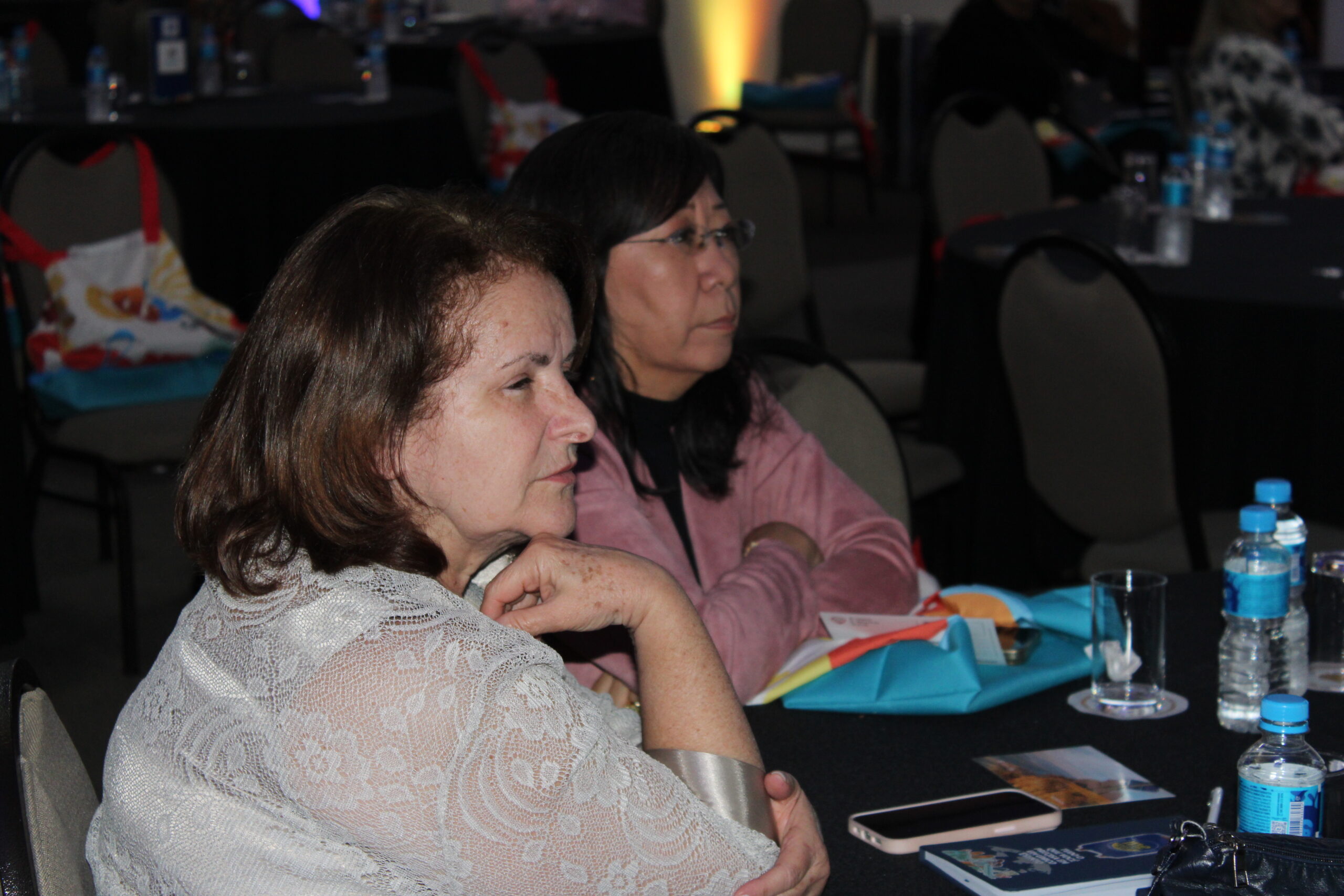 Agentes tiveram a oportunidade de assistir capacitações de destinos durante a noite