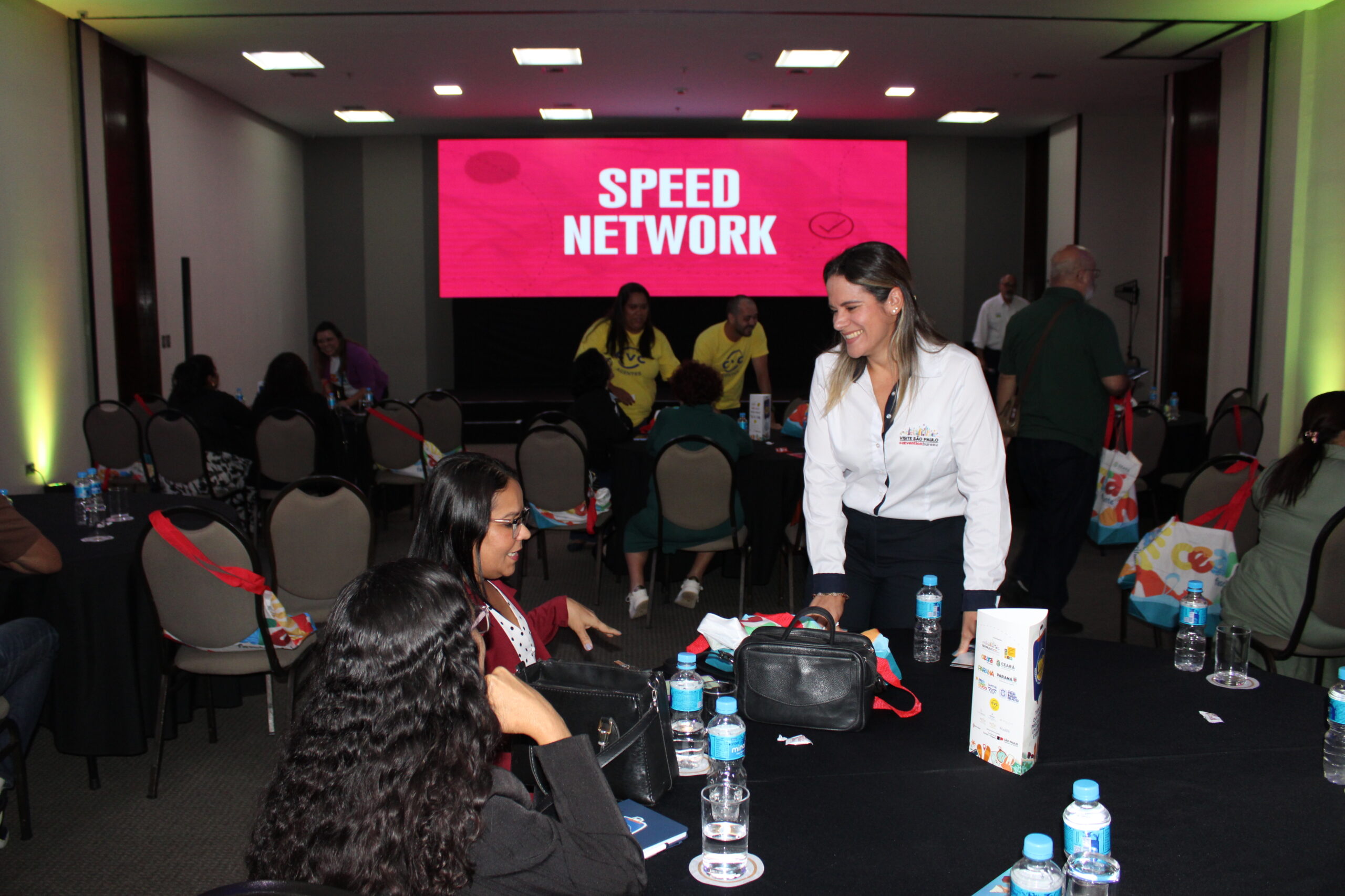 Aline Moretto tirou as dúvidas dos agentes presentes durante Speed Network