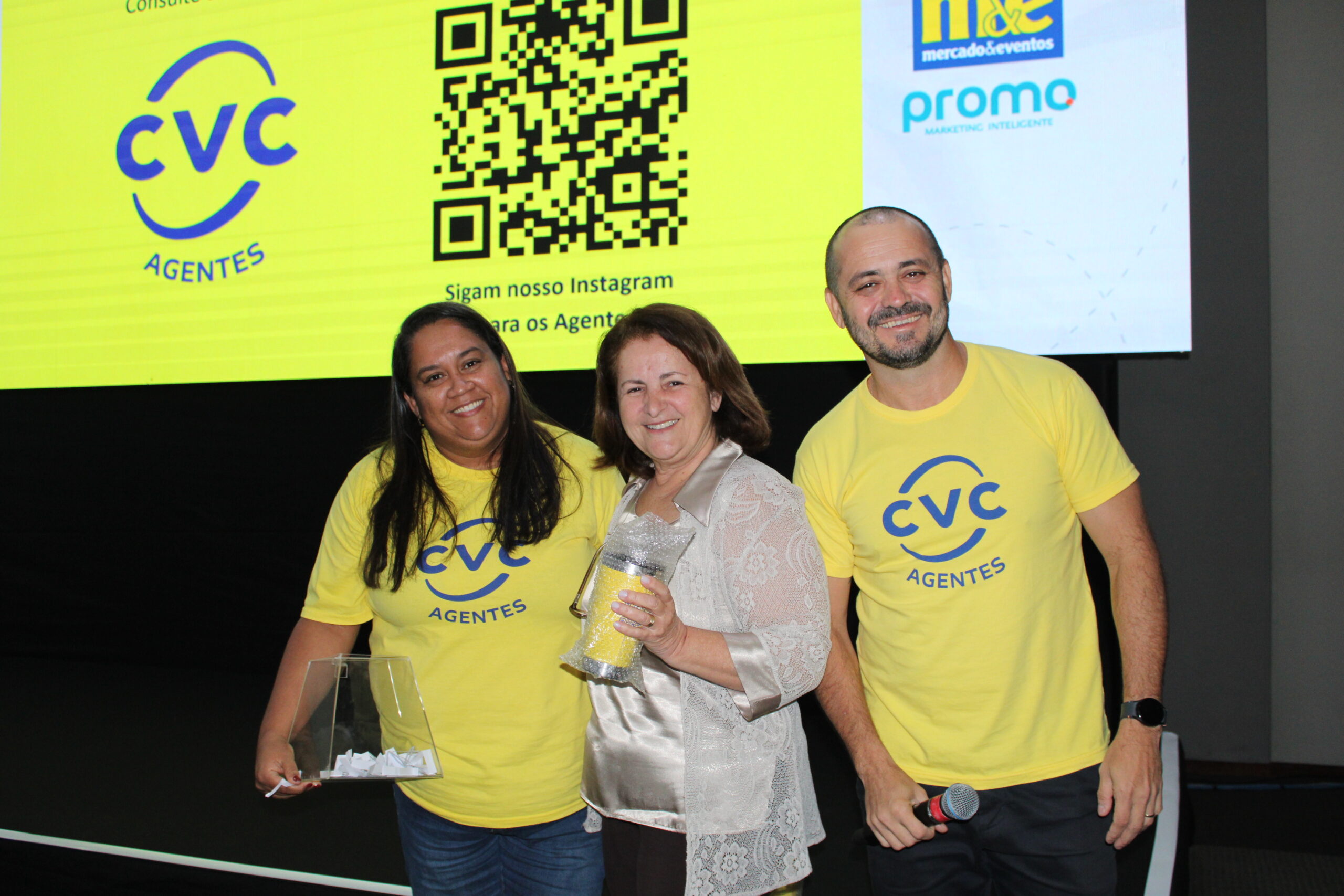 A CVC premiou os agentes com um copo personalizado