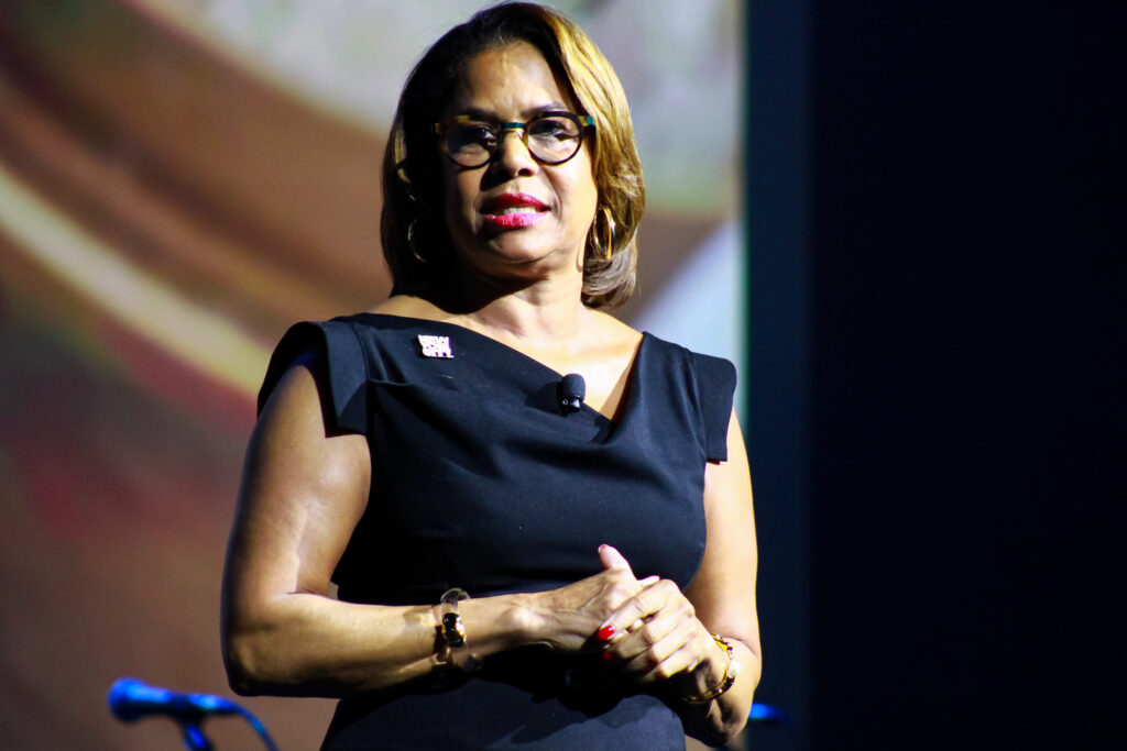 Julie Coker, CEO do NYC Tourism + Convention reforçou o aspecto cultural e artístico da cidade oferecendo um show da Broadway