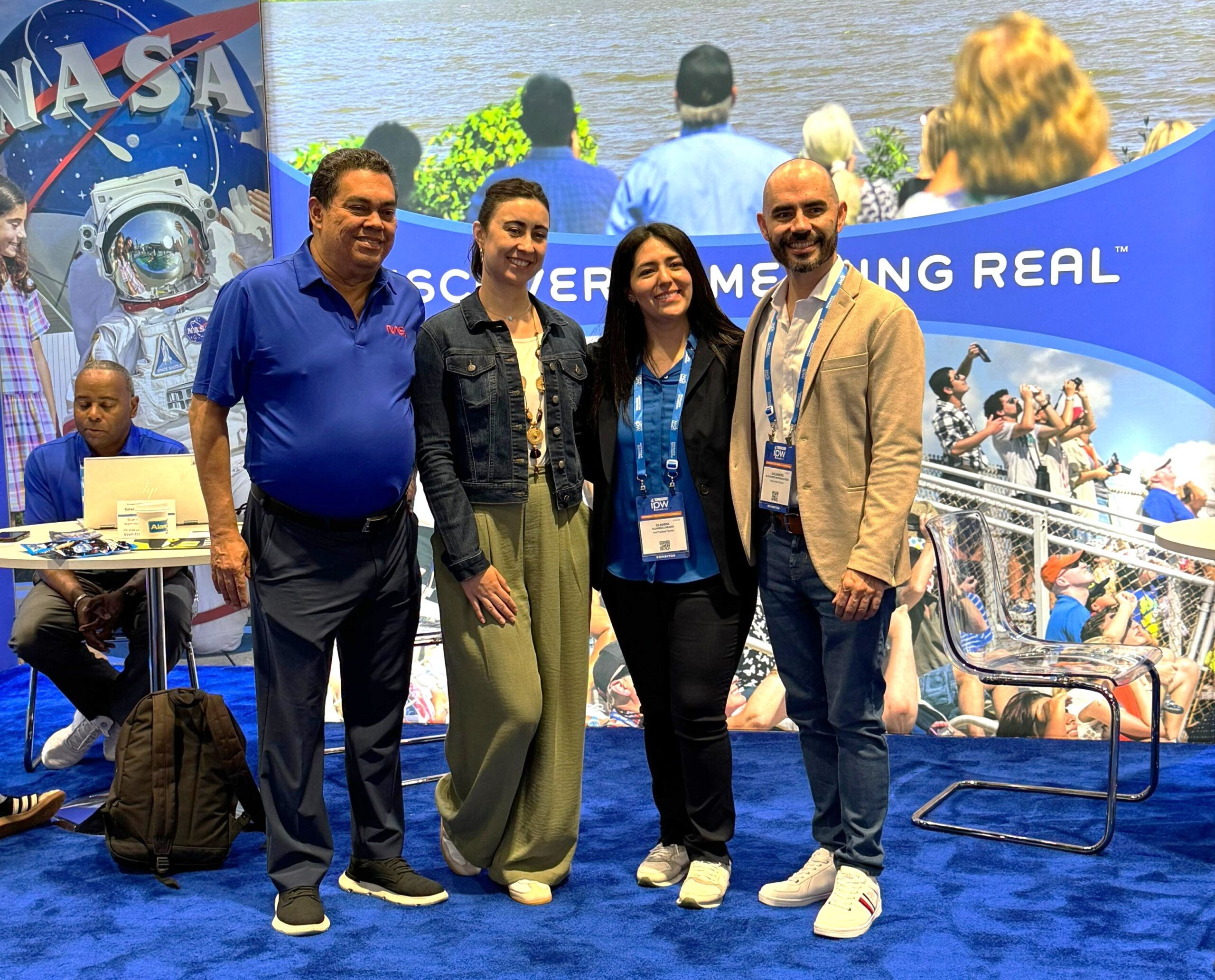 Kennedy Space Center Visitor Complex marca presença no IPW 2025 1 KSCVC IPW 2025 Victor Manjarres Juanita Ariza Claudia Lozano e Alejandro Buitrago scaled 1 Kennedy Space Center Visitor Complex marca presença no IPW 2025