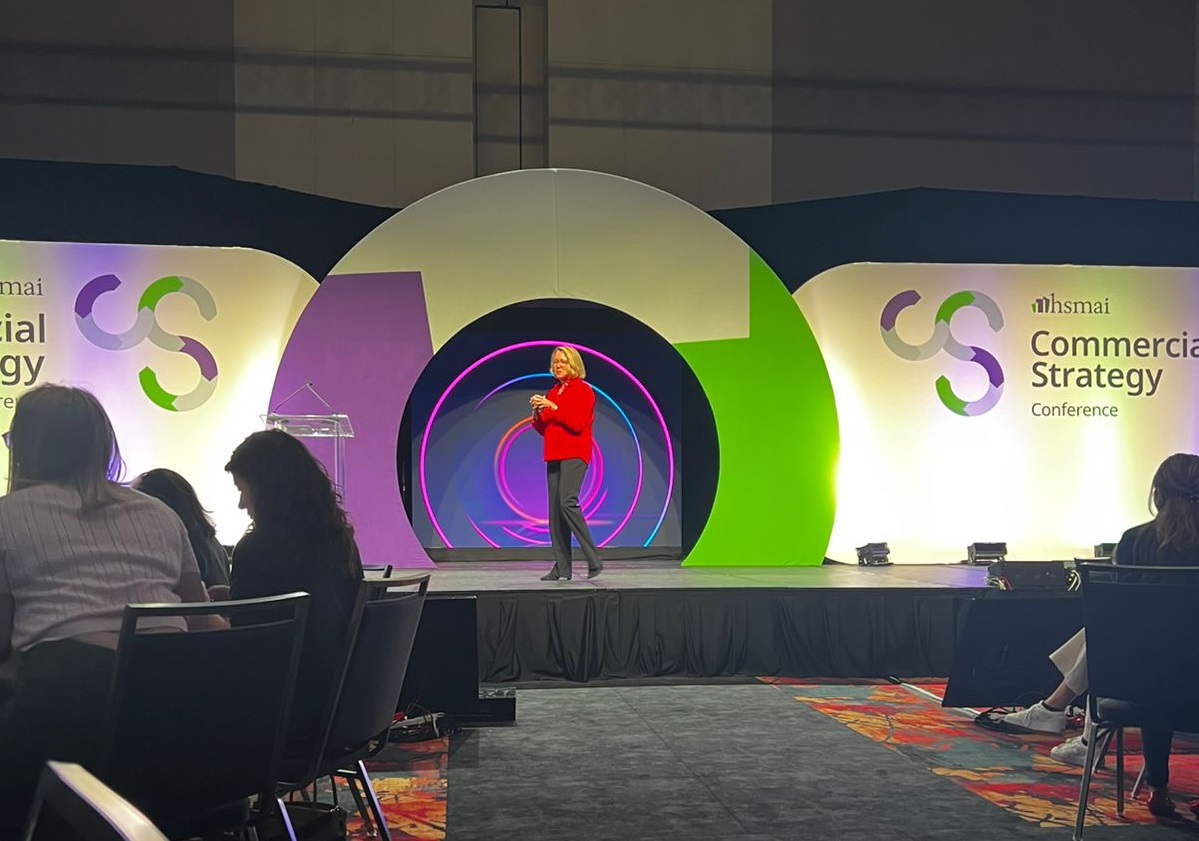 HSMAI Commercial Strategy Conference: o evento que define o futuro da estratégia hoteleira global 1 Kelly McGuire – managing Principal of ZS Hospitality ex VP da Whyndam Worldwide e Host da Edicao 2025 HSMAI Commercial Strategy Conference: o evento que define o futuro da estratégia hoteleira global
