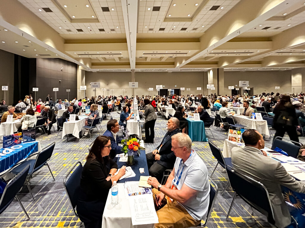 Mais de mil profissionais do mundo inteiro participaram de momentos de networking no IPW Mais de mil profissionais do mundo inteiro participaram de momentos de networking no IPW
