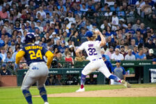 Disney realiza ação promocional no jogo Cubs x Brewers durante o IPW 2025, veja fotos