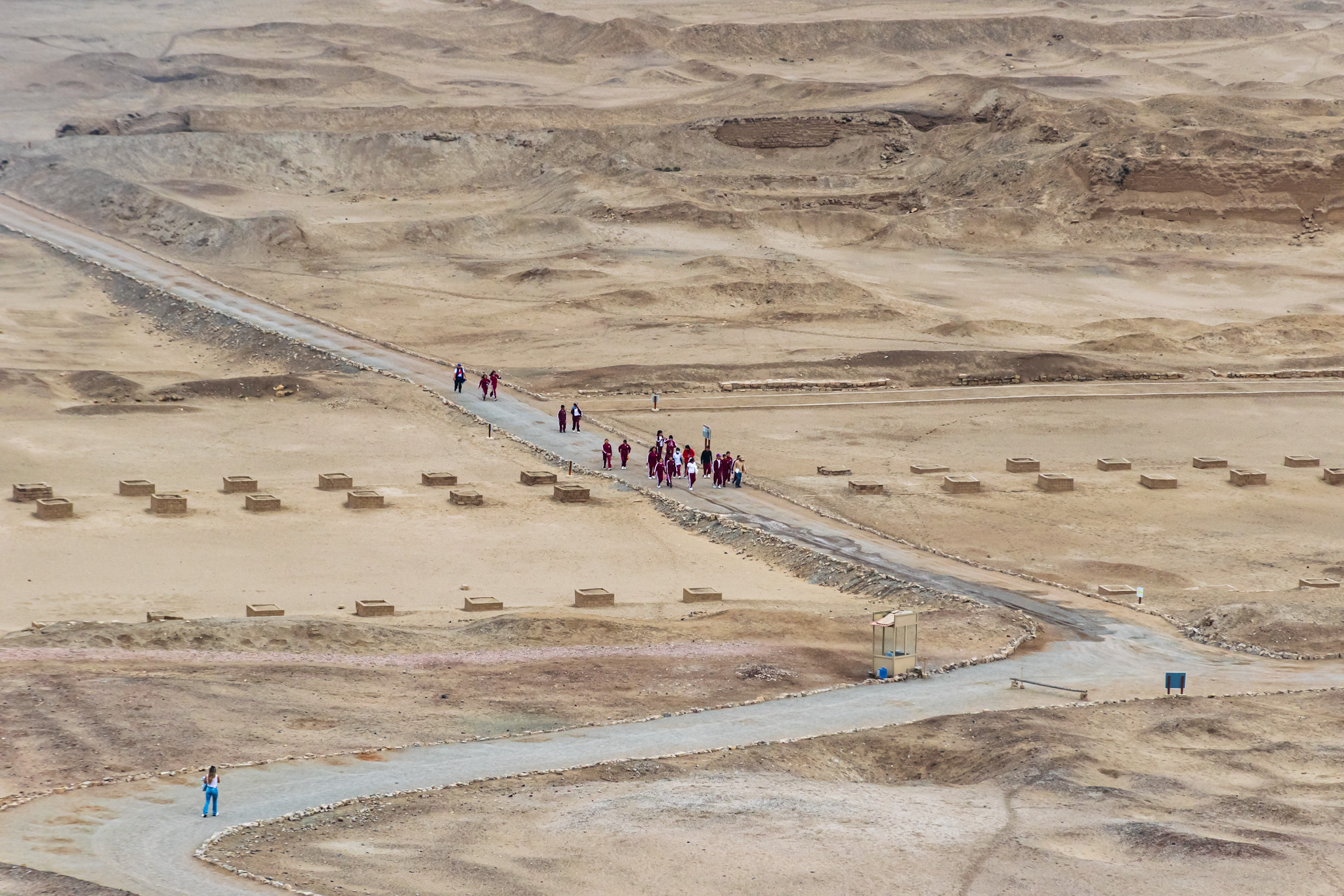 Muitos grupos locais e andinos continuam reconhecendo Pachacamac como um espaço sagrado e de identidade cultural Muitos grupos locais e andinos continuam reconhecendo Pachacamac como um espaço sagrado e de identidade cultural