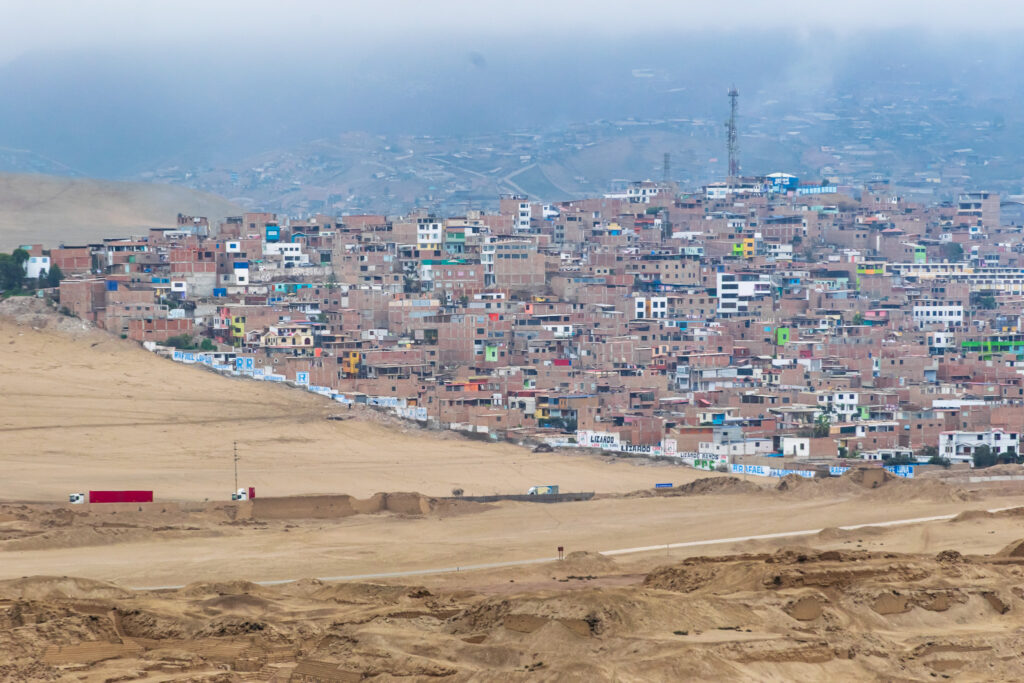 O entorno de Pachacamac abriga diversas comunidades rurais e urbanas
