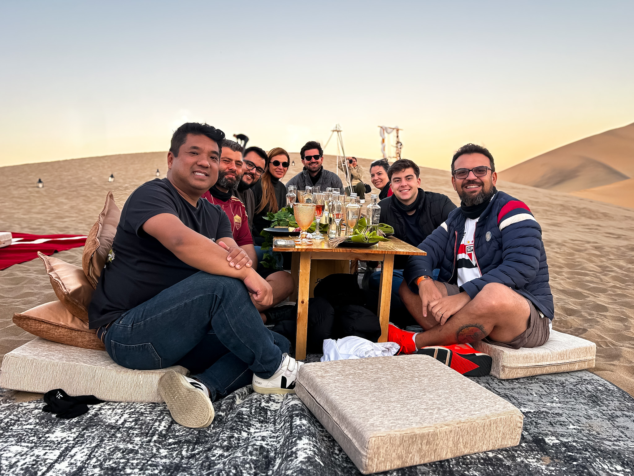 O piquenique no deserto foi o ponto alto da viagem para os agentes O piquenique no deserto foi o ponto alto da viagem para os agentes