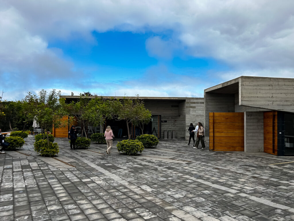 Pátio e mirante do Museu Pachacamac