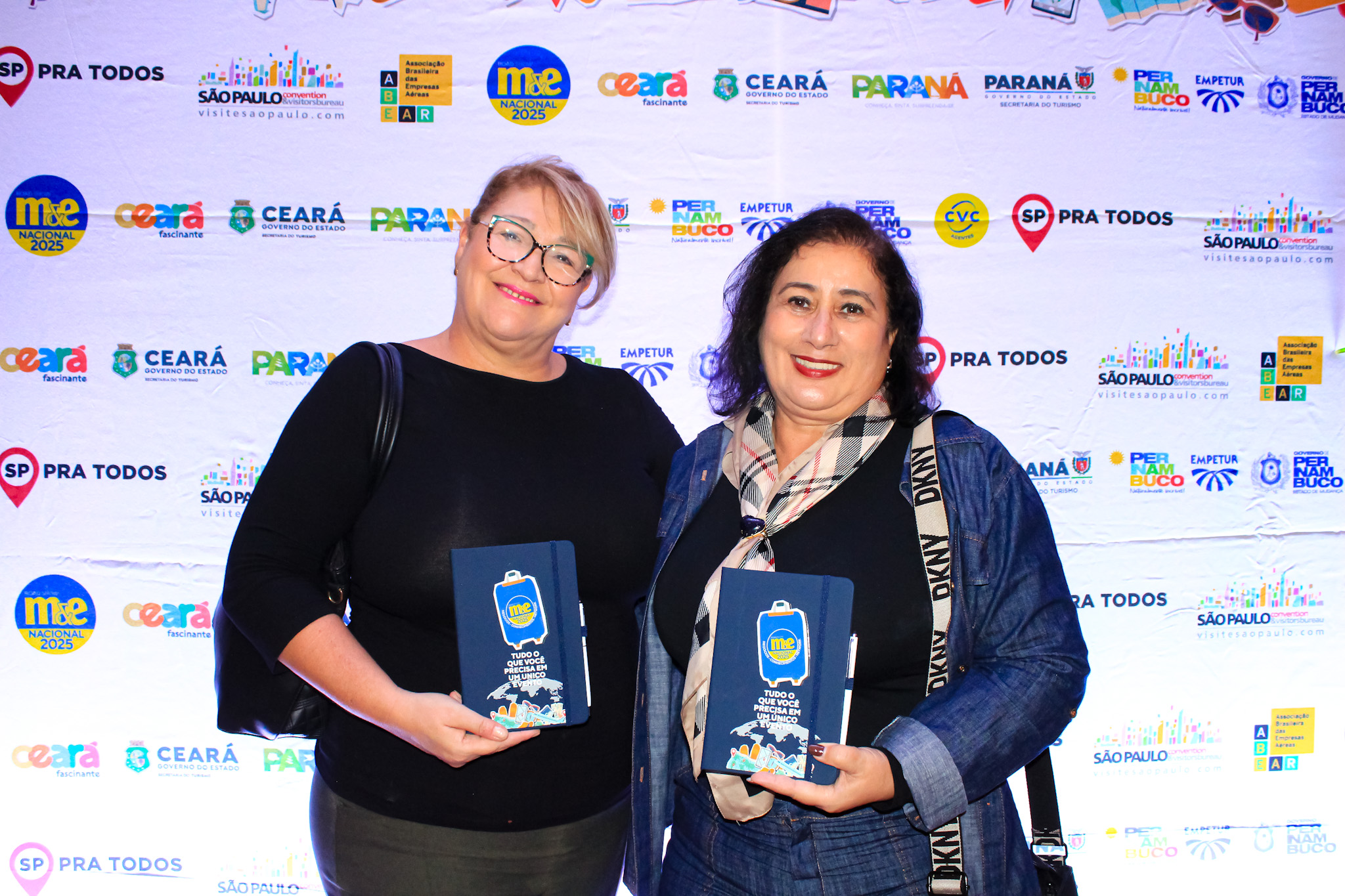 Rosana Squilaci, guia de Turismo e Rosa e Nascimento, da Valdemir Representações Turísticas