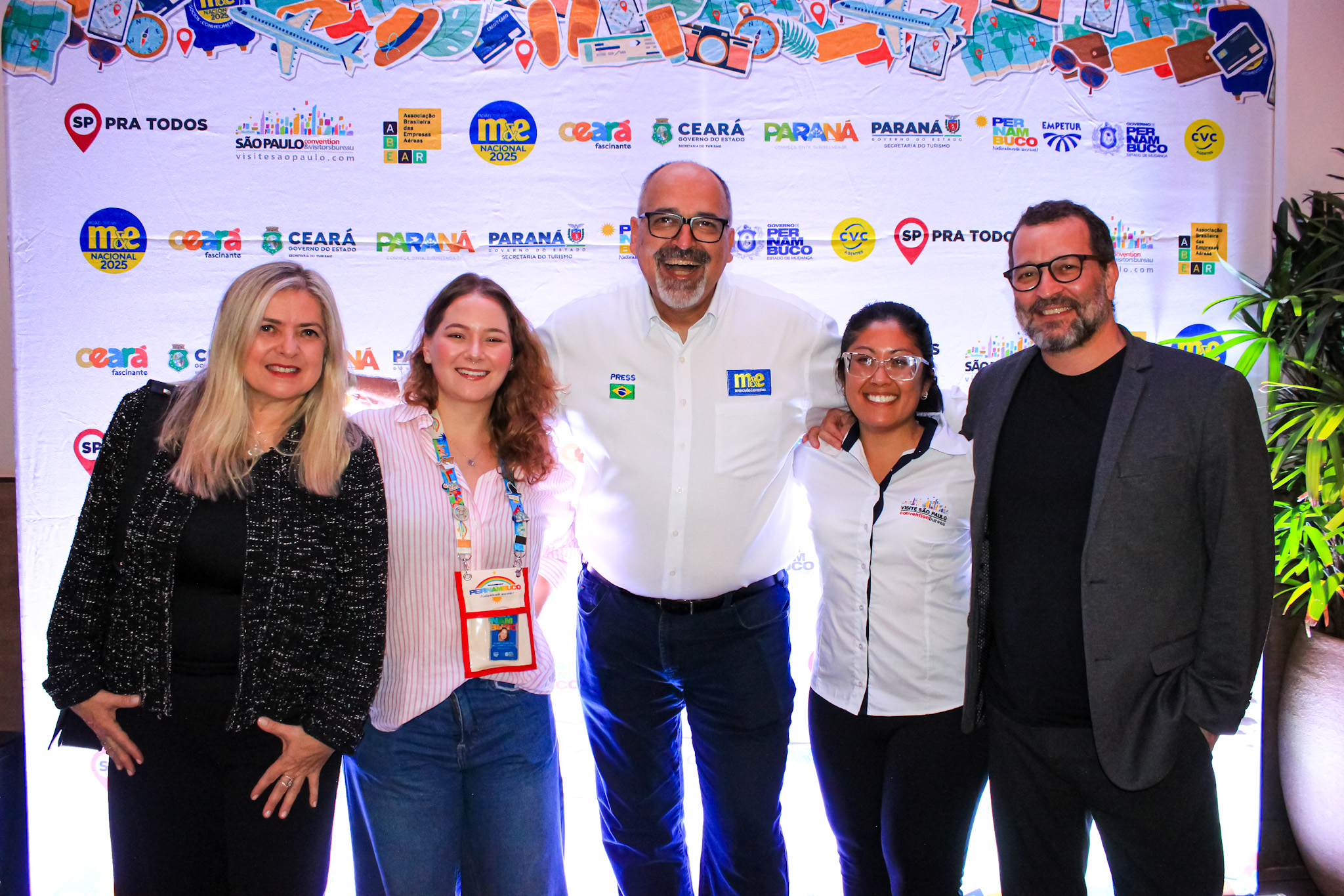 Sergio Gouvea, da PROMO, com representantes dos destinos Ceará, Pernambuco, São Paulo e Paraná Sergio Gouvea, da PROMO, com representantes dos destinos Ceará, Pernambuco, São Paulo e Paraná