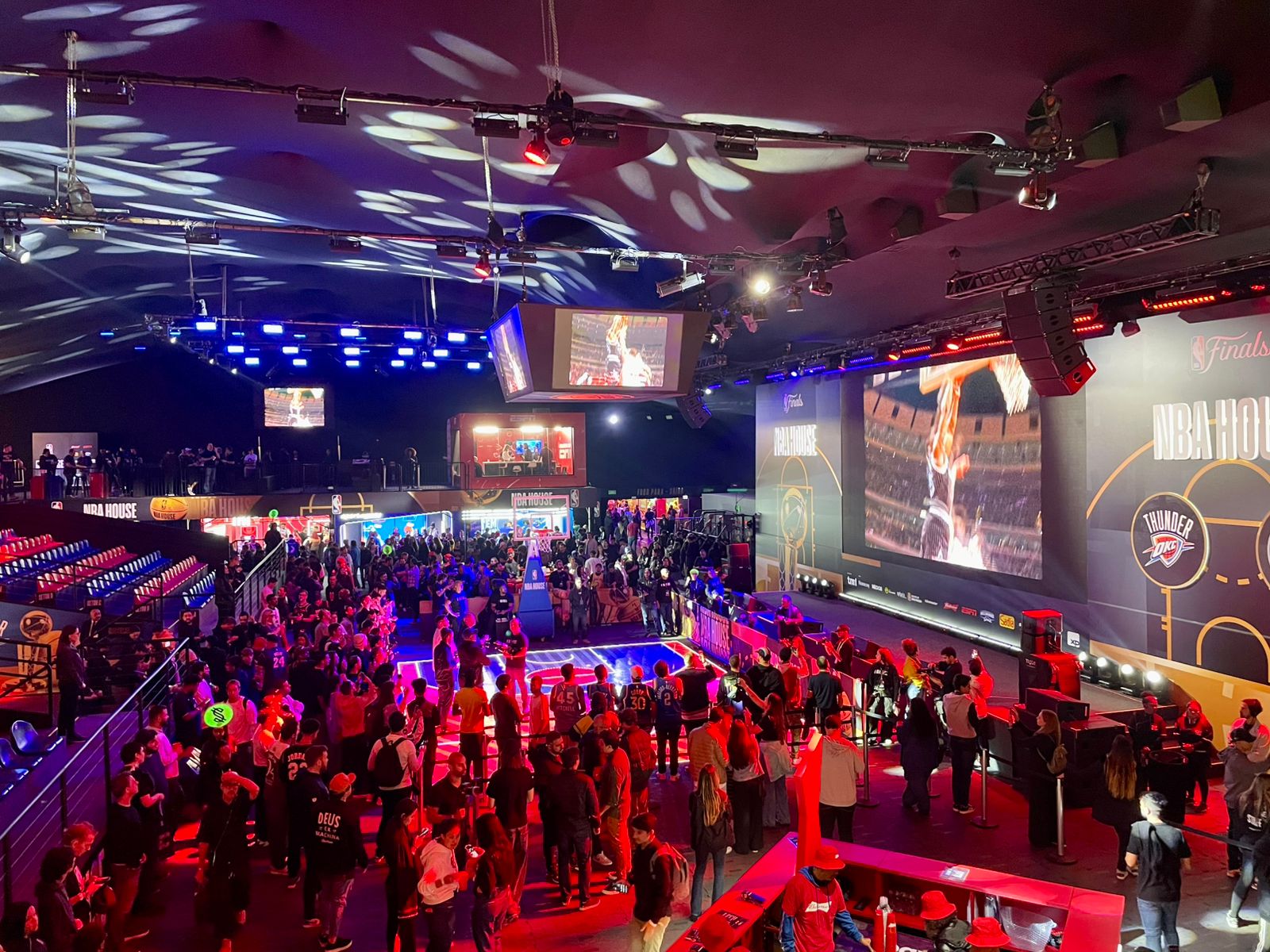 Evento reuniu fãs de basquete no Parque Villa Lobos Evento reuniu fãs de basquete no Parque Villa Lobos