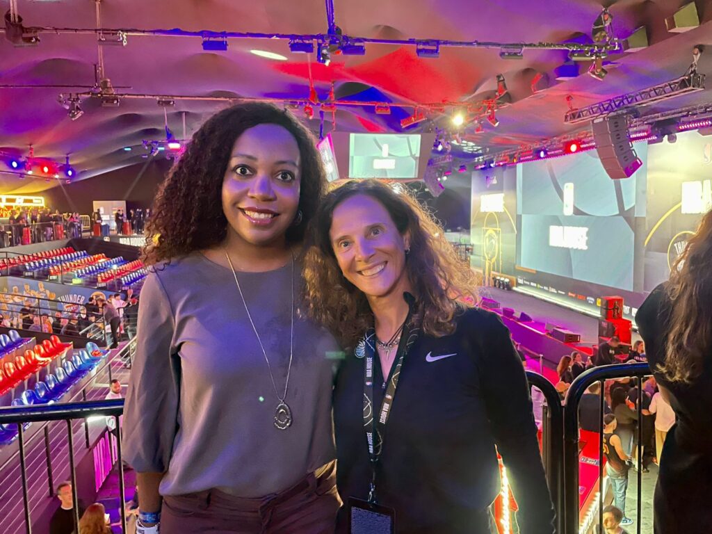 Vilmara Souza, da Interep com Jane Terra, do Orlando Magic