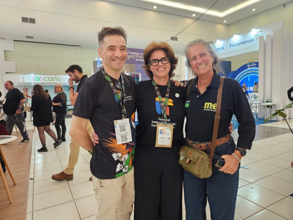 Mari Masgrau, do M&E, com Mira Momo Angeli e Marcos Welder, do FIT Cataratas