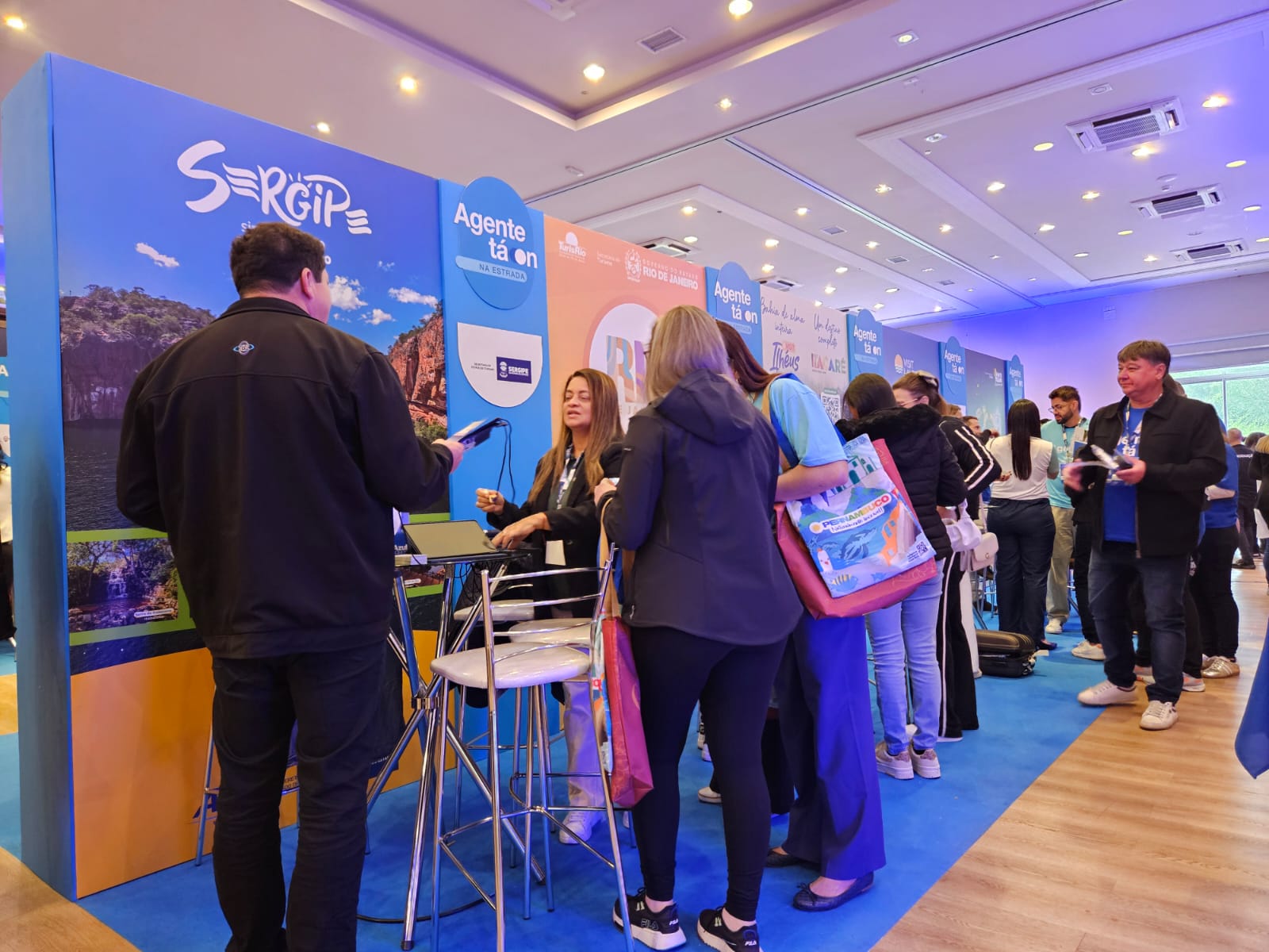 Muitas trocas e experiências entre destinos e agentes de viagens Muitas trocas e experiências entre destinos e agentes de viagens