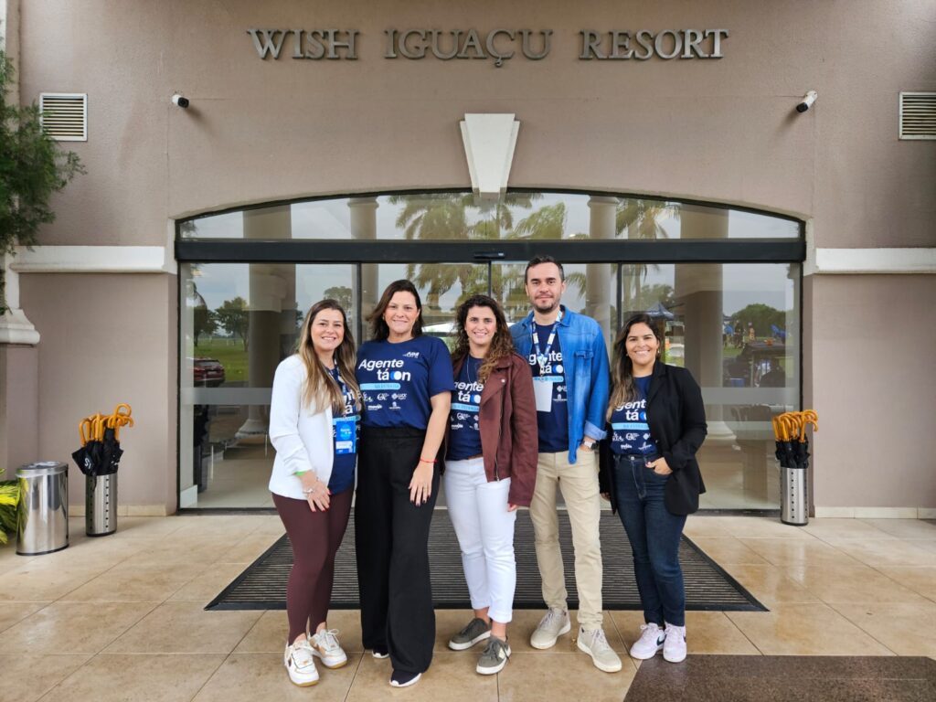 Natália Saderi, Priscilla Godoy, Giulliana Mesquita, Phelipe Toledo e Patrícia Gomes, da Azul Viagens Natália Saderi, Priscilla Godoy, Giulliana Mesquita, Phelipe Toledo e Patrícia Gomes, da Azul Viagens