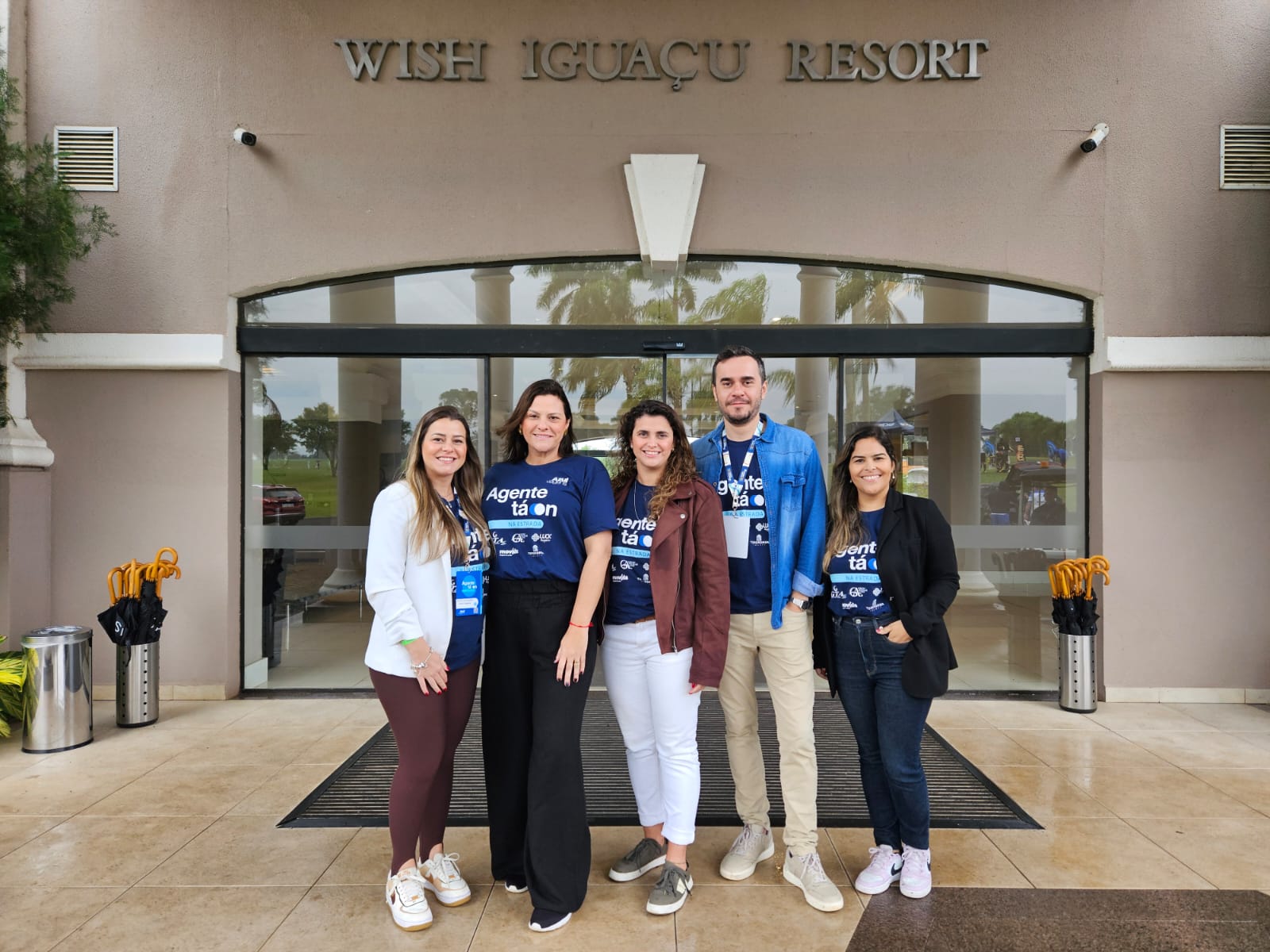 Natália Saderi, Priscilla Godoy, Giulliana Mesquita, Phelipe Toledo e Patrícia Gomes, da Azul Viagens Natália Saderi, Priscilla Godoy, Giulliana Mesquita, Phelipe Toledo e Patrícia Gomes, da Azul Viagens
