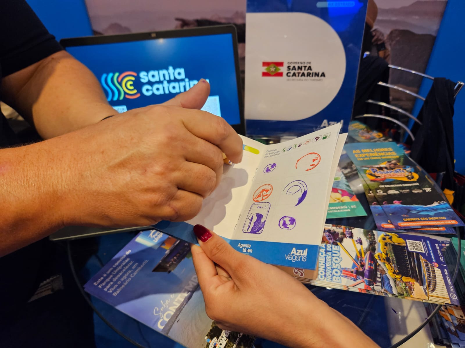 Santa Catarina carimba passaportes de agentes de viagem Santa Catarina carimba passaportes de agentes de viagem