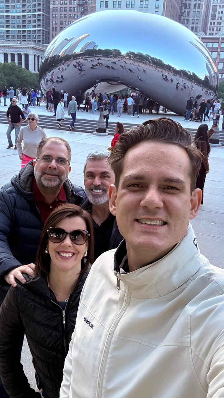 Felipe Cuadrado, da Abreu, com Alan Collen, do TSUSA, Michelle Tonon, da Mobility, e Sergio Vianna, da Lusanova Felipe Cuadrado, da Abreu, com Alan Collen, do TSUSA, Michelle Tonon, da Mobility, e Sergio Vianna, da Lusanova