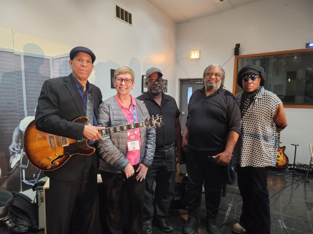 Barbara Picolo, da ETS, com Melvin Taylor e banda no Chess Records