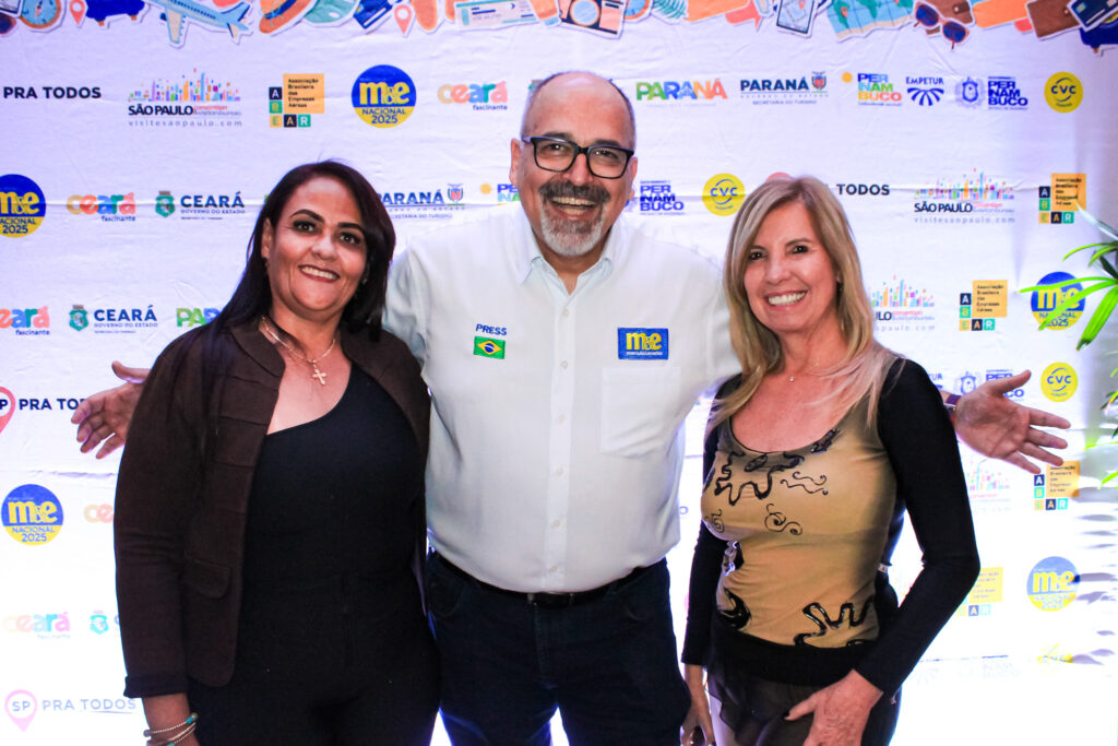 Wilbia Santos, da LD Viagens e Rose Victal, da Victal Viagens com Sergio Gouvea, da PROMO