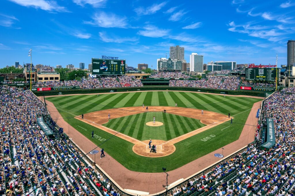 10 atrações imperdíveis em Chicago para explorar durante o IPW 2025 (e além) 5 Wrigley Field 3 ED45DFF7 AB11 43F6 BF313F2C8618680C f06b4426 1453 44cf 9fac9bd4ccdef67f 10 atrações imperdíveis em Chicago para explorar durante o IPW 2025 (e além)