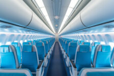 Mais espaço, janela ou corredor? O melhor assento no avião vai depender da sua preferência, mas também do seu bolso; confira