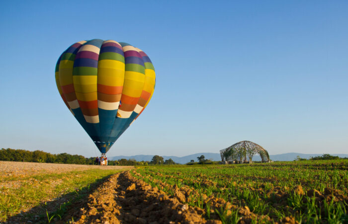 Ministério do Turismo discute regulamentação do balonismo após acidente com mortes em SC 1 Balão