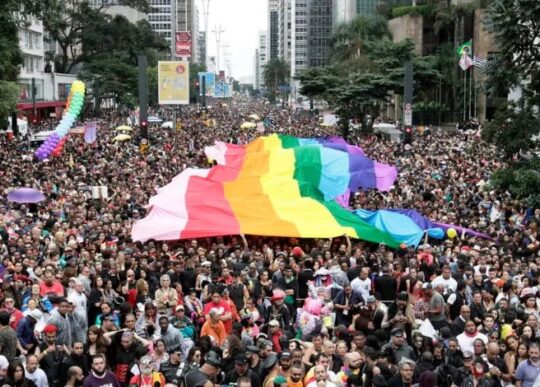 Parada do Orgulho LGBT+ movimenta mais de R$ 548 milhões na economia de SP