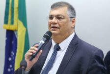 Ministro Flávio Dino critica governo dos EUA por analisar redes de estudantes que pedem visto