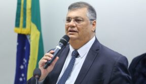 Ministro Flávio Dino critica governo dos EUA por analisar redes de estudantes que pedem visto