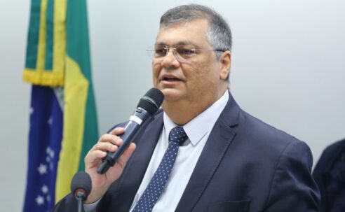 Ministro Flávio Dino critica governo dos EUA por analisar redes de estudantes que pedem visto