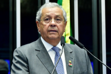 Senador critica suspensão de voos da Azul em MT e pede fim de monopólio no setor aéreo