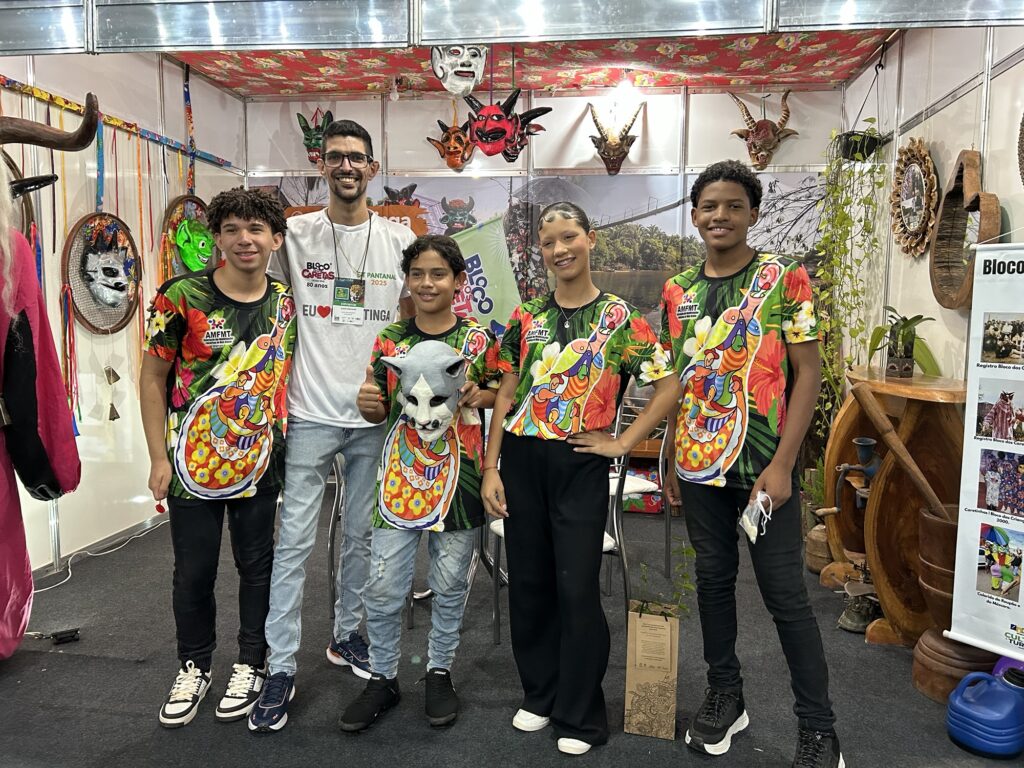 Representantes do Turismo e cultura local no estande da prefeitura de Guiratinga (Giulia JardimM&E)