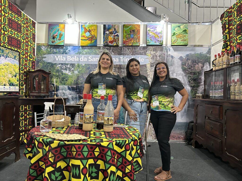 Márcia, Vilma e Suzene, no estande da Prefeitura de Vila Bela (Giulia JardimM&E)