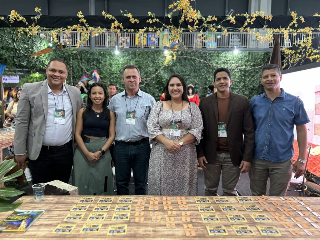 Representantes do Turismo no estande da cidade de Poconé, no Pantanal mato-grossense (Giulia JardimM&E)