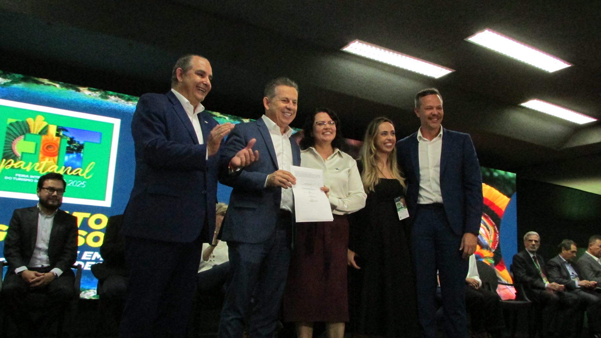 Durante a cerimônia de abertura da FIT Pantanal, foi firmado um termo de compromisso entre representantes dos governos estaduais e a Embratur, com o objetivo de unir esforços na promoção internacional do Pantanal como destino turístico (Giulia JardimM&E) Durante a cerimônia de abertura da FIT Pantanal, foi firmado um termo de compromisso entre representantes dos governos estaduais e a Embratur, com o objetivo de unir esforços na promoção internacional do Pantanal como destino turístico (Giulia JardimM&E)