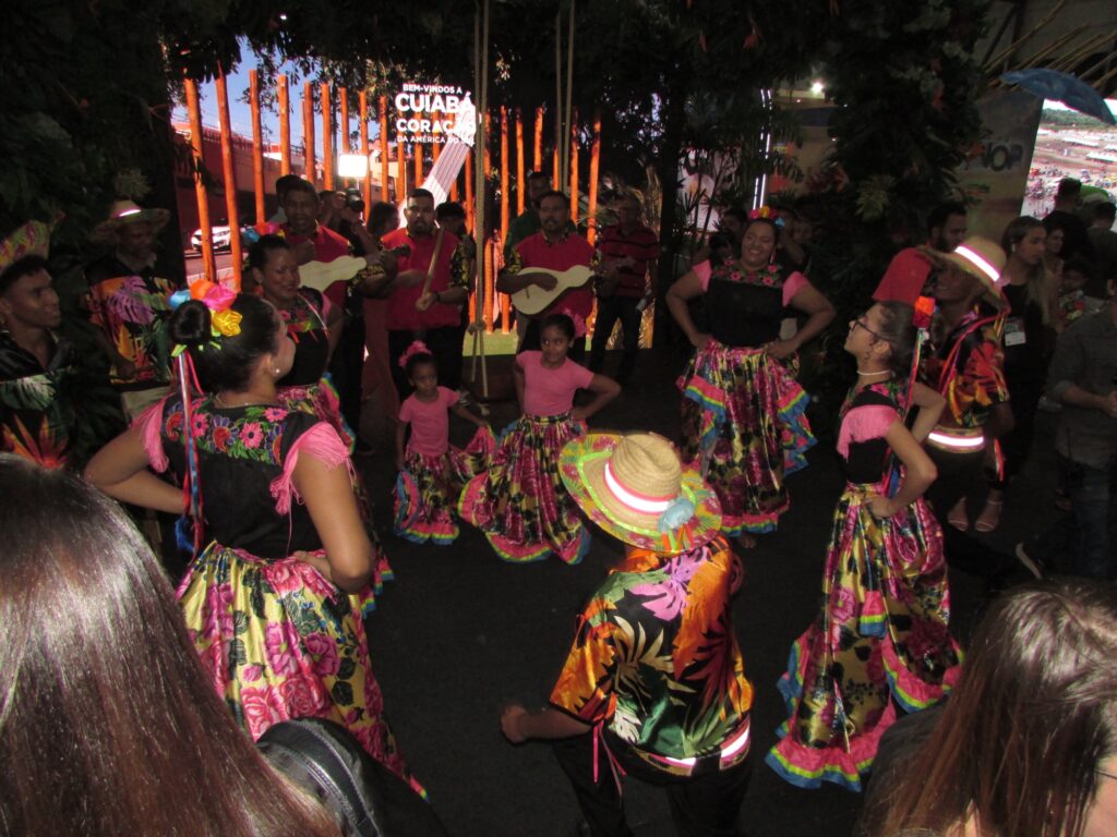 Apresentações musicais marcaram o início da FIT Pantanal 2025 (Giulia JardimM&E)
