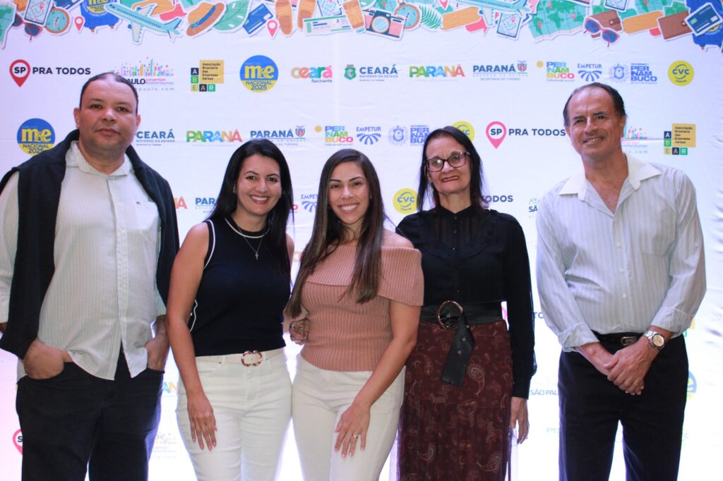 Helberth Neves, da Iets Turismo; Patrícia Torres, da Paty Torres Viagens; Lais Martins, da Movimentour; Marta Coelho, turismóloga; e Alexandre Brandão, vice-presidente da Abav-MG