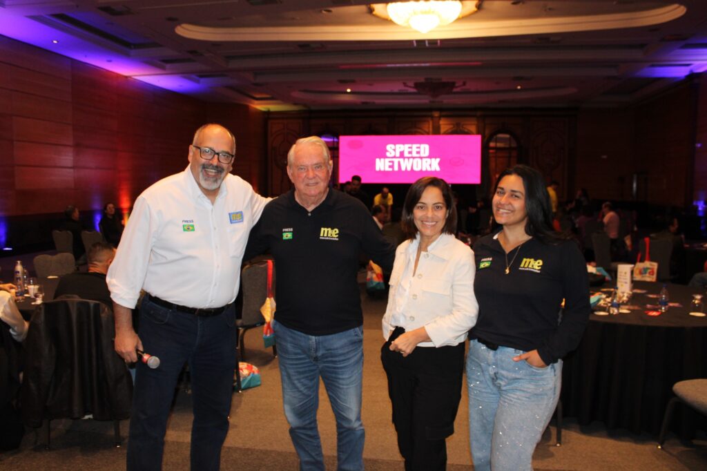 Sérgio e Roseane, da Promo; ao lado de Roy Taylor e Janaína Brito, do M&E