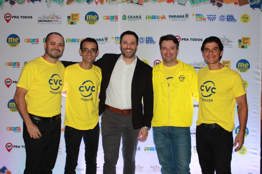 Paulo Oliveira, Emanuel Coelho, Felipe Castro e Bruno Matos, da CVC; ao lado de Richard Andreazza, gerente de Vendas do Castelo Saint Andrews