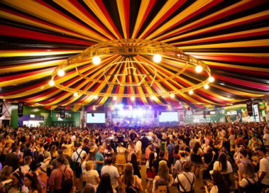 Oktoberfest em Blumenau: maior festa alemã das Américas será celebrada por 19 dias