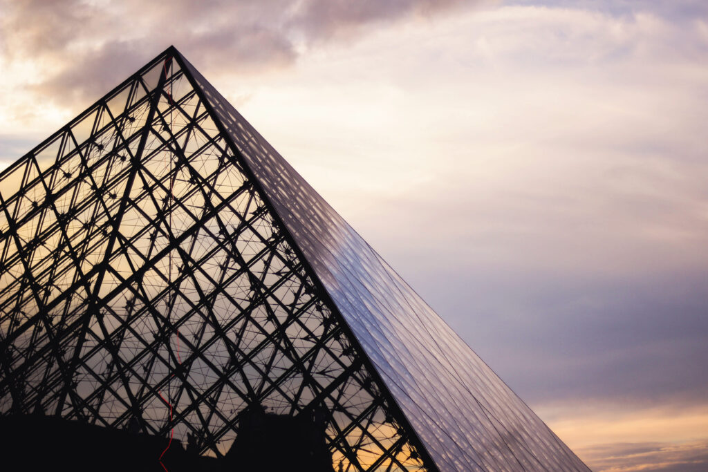museu louvre ao por sol Louvre de portas fechadas! Funcionários do museu entram em greve devido a excesso de visitantes