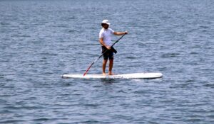Stand up paddle segue liberado nas praias do Rio após resgates no Leme; nova regulamentação deve sair nesta terça