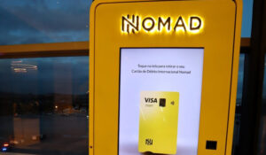 Nomad estreia máquina que imprime cartão no aeroporto 24h por dia em Guarulhos